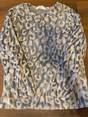Cozy Plush Leopard Print Throw Blanket - Gray & Cream